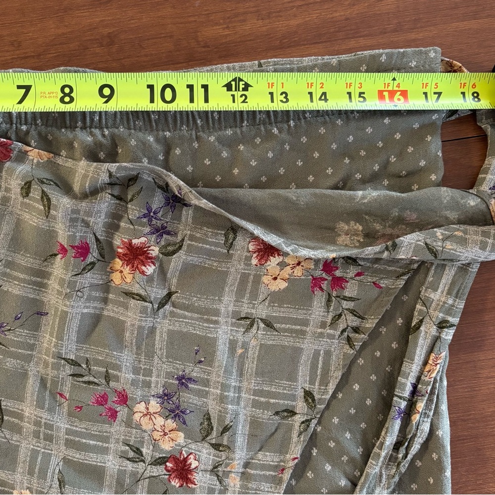 90s wrap skirt, floral and plaid size small - Picture 6 of 9